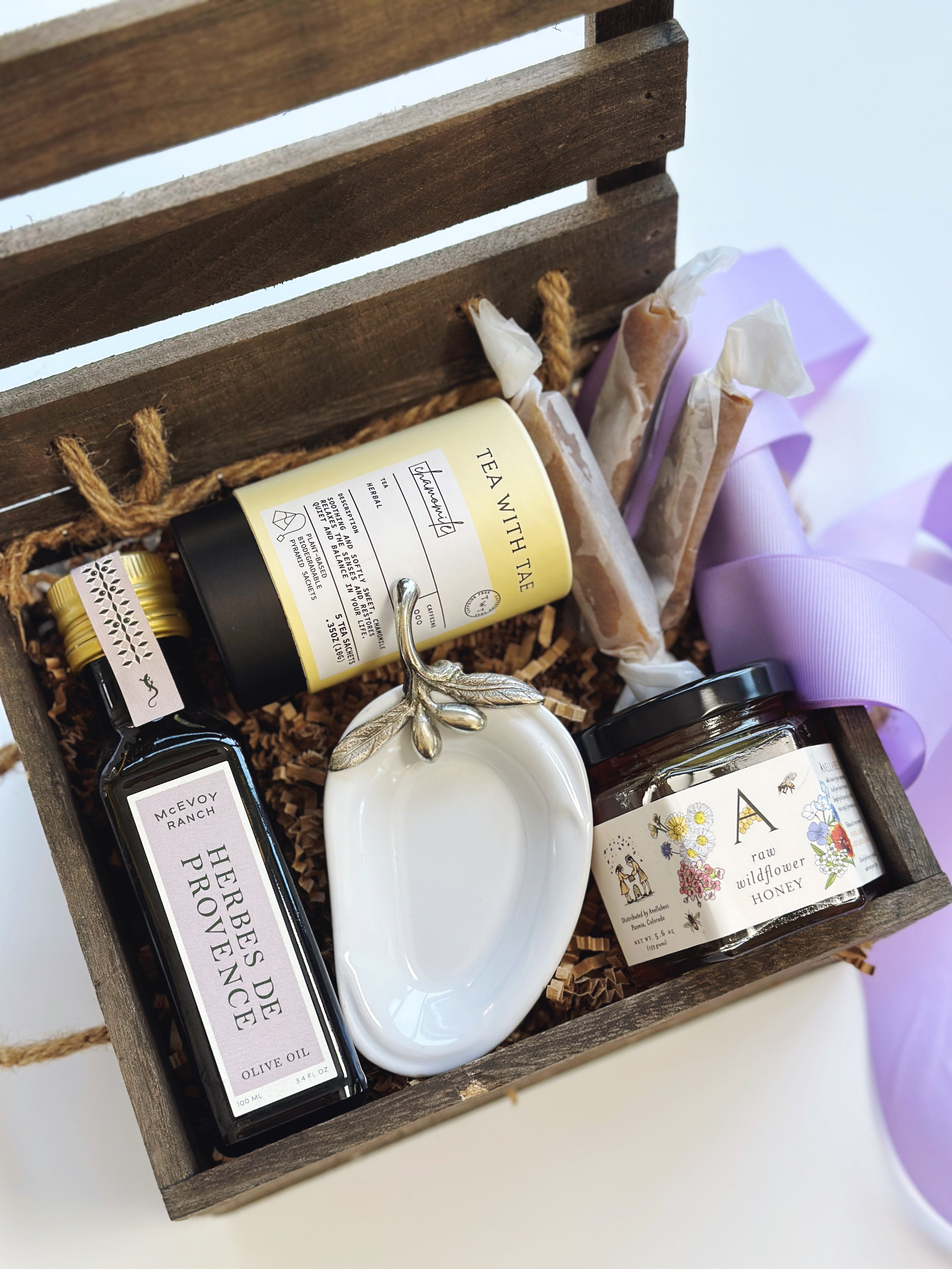 Spring Gourmet Gift Box | Honey, Olive Oil & Tea | Poppins & Post