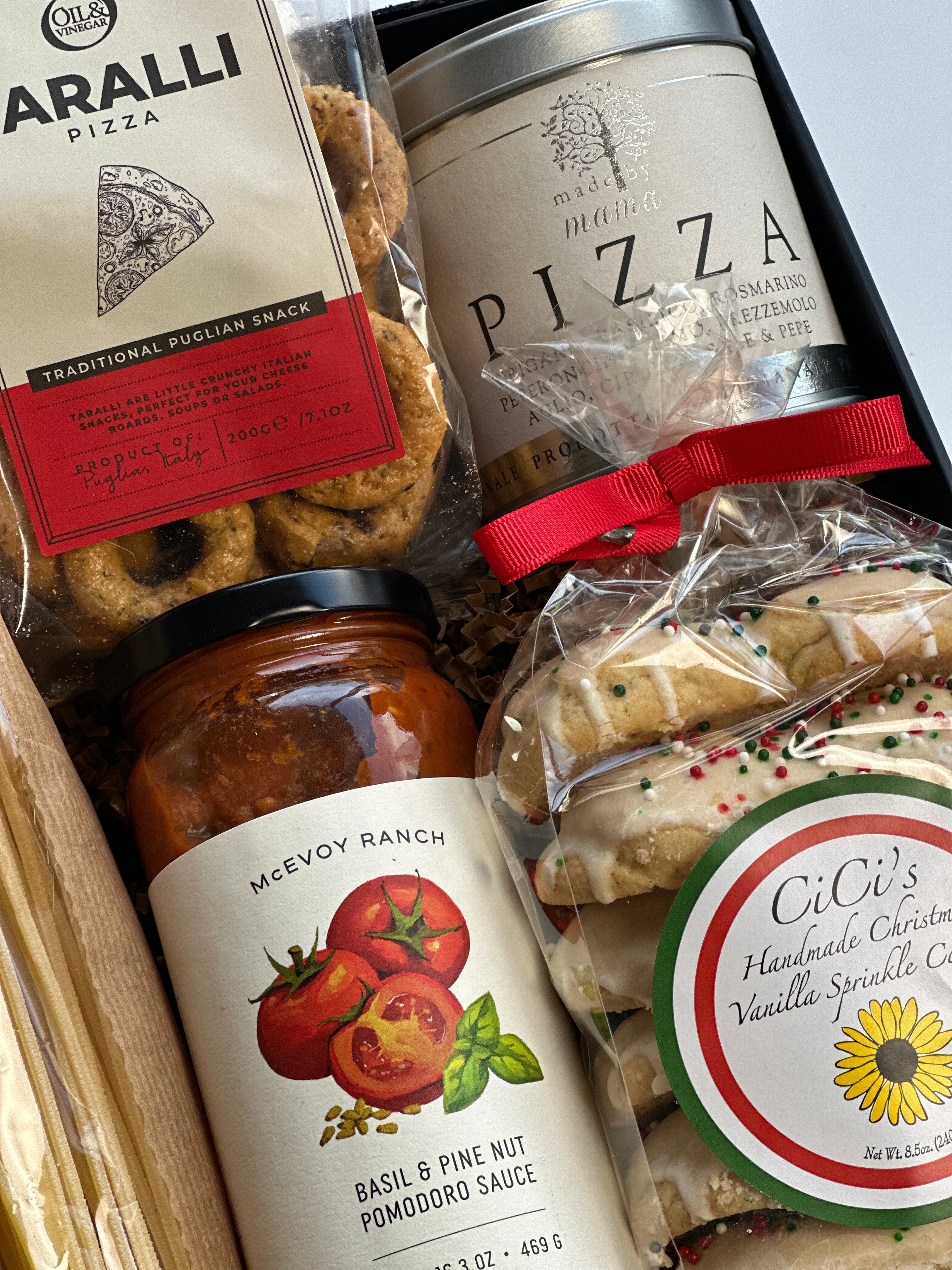 Poppins & Post Buon Natale gift box with festive holiday wrapping and decorative Christmas-themed design.