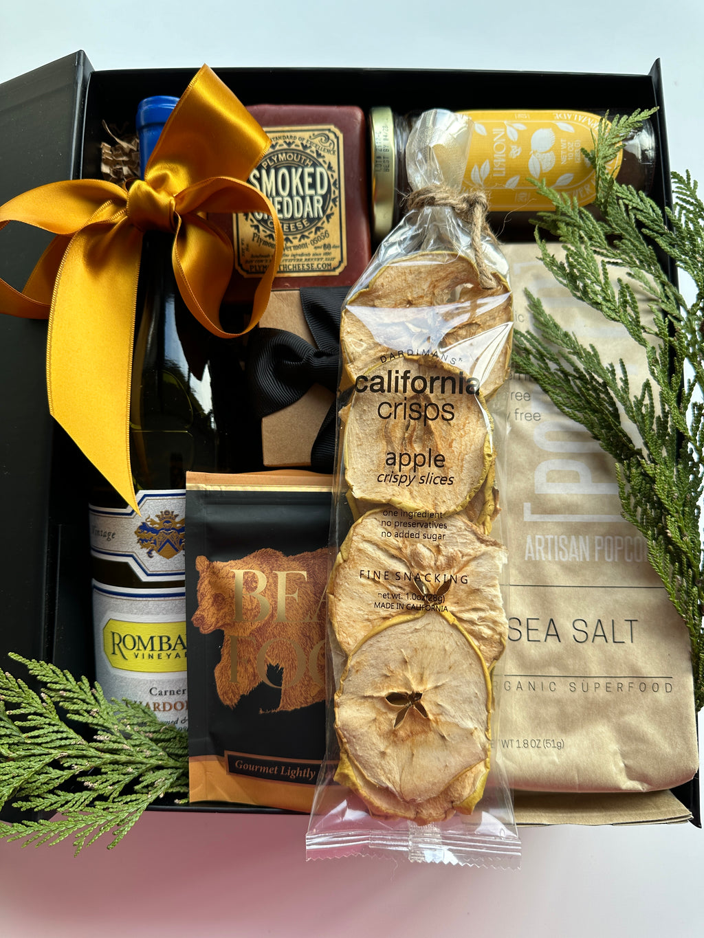 California Christmas gift box by Poppins & Post, featuring holiday-themed packaging with festive decorations and seasonal treats.